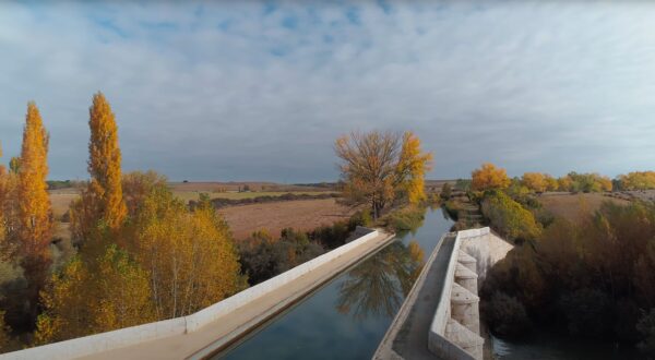 El mayor acueducto del Canal de Castilla